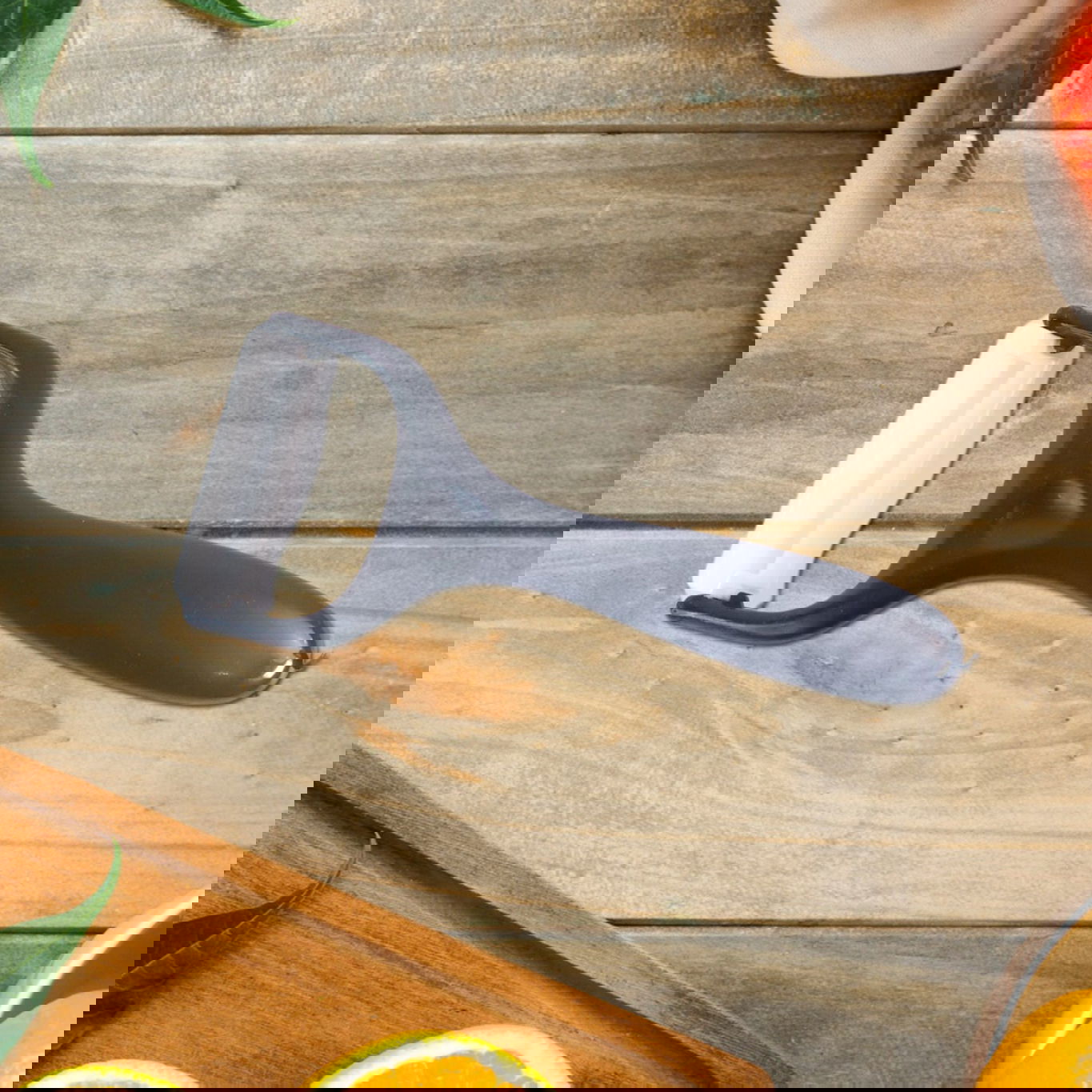 04_cf2dca5d-52a4-415a-9f02-848e915c4d70.jpg 04 cf2dca5d 52a4 415a 9f02 848e915c4d70 - 6 Pcs Professional Kitchen Knife Set with Chef Knives, Cleaver, Peeler & Scissors – Durable Stainless Steel Kitchen Essentials - DsonMart - 1