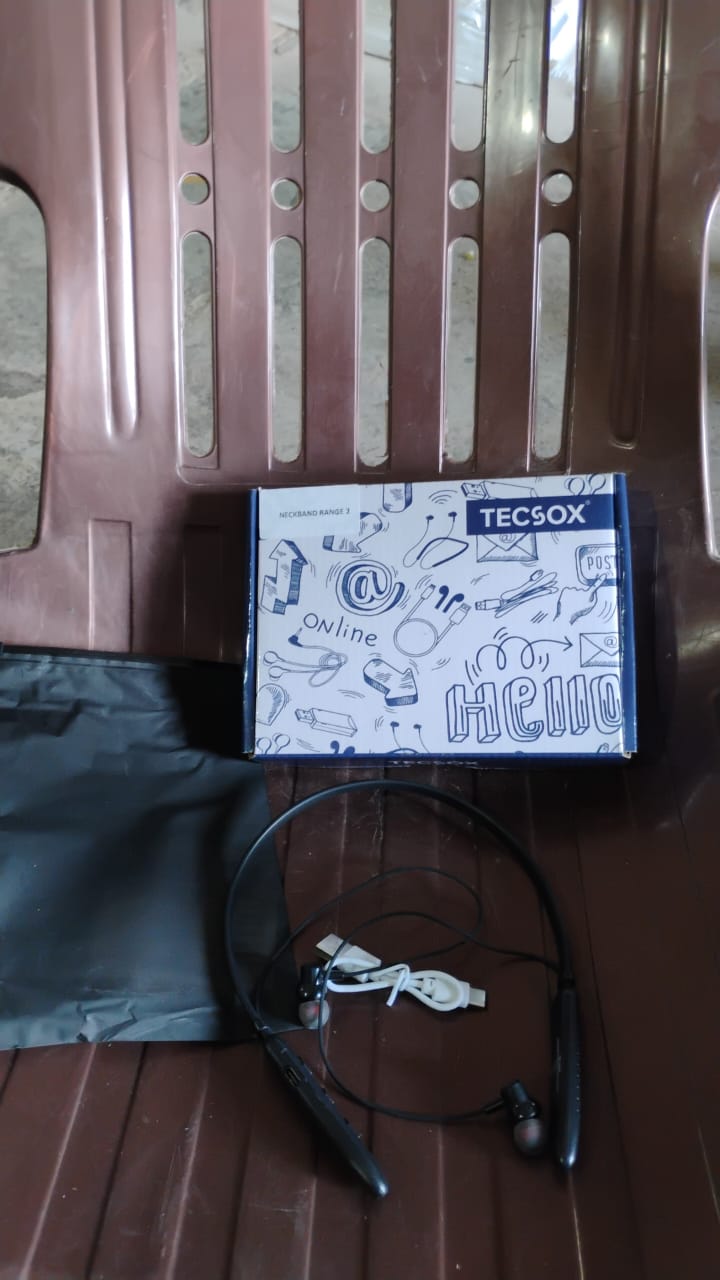 81de596c-4298-443e-b22e-46c8cc8a3e22.jpg 81de596c 4298 443e b22e 46c8cc8a3e22 - Bluetooth Wireless Neckband Earphones – High Bass - DsonMart - 1